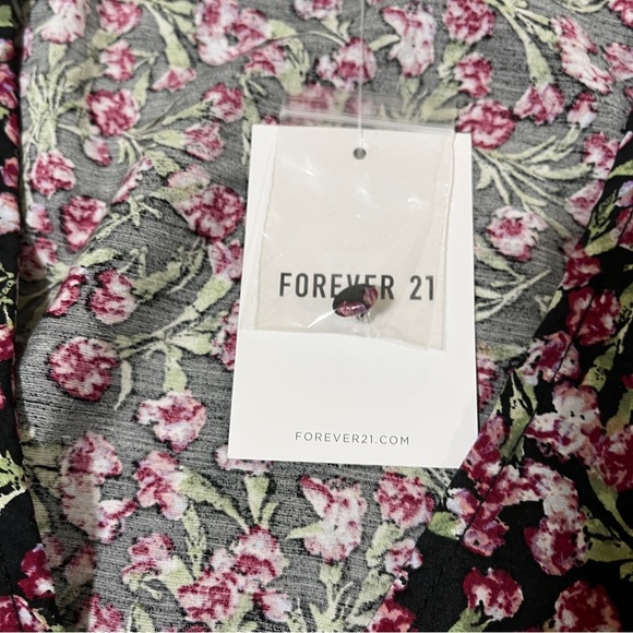 FOREVER 21 Womens Crop Top Plunging V-neckline Floral Smocked Size Medium - Picture 7 of 13